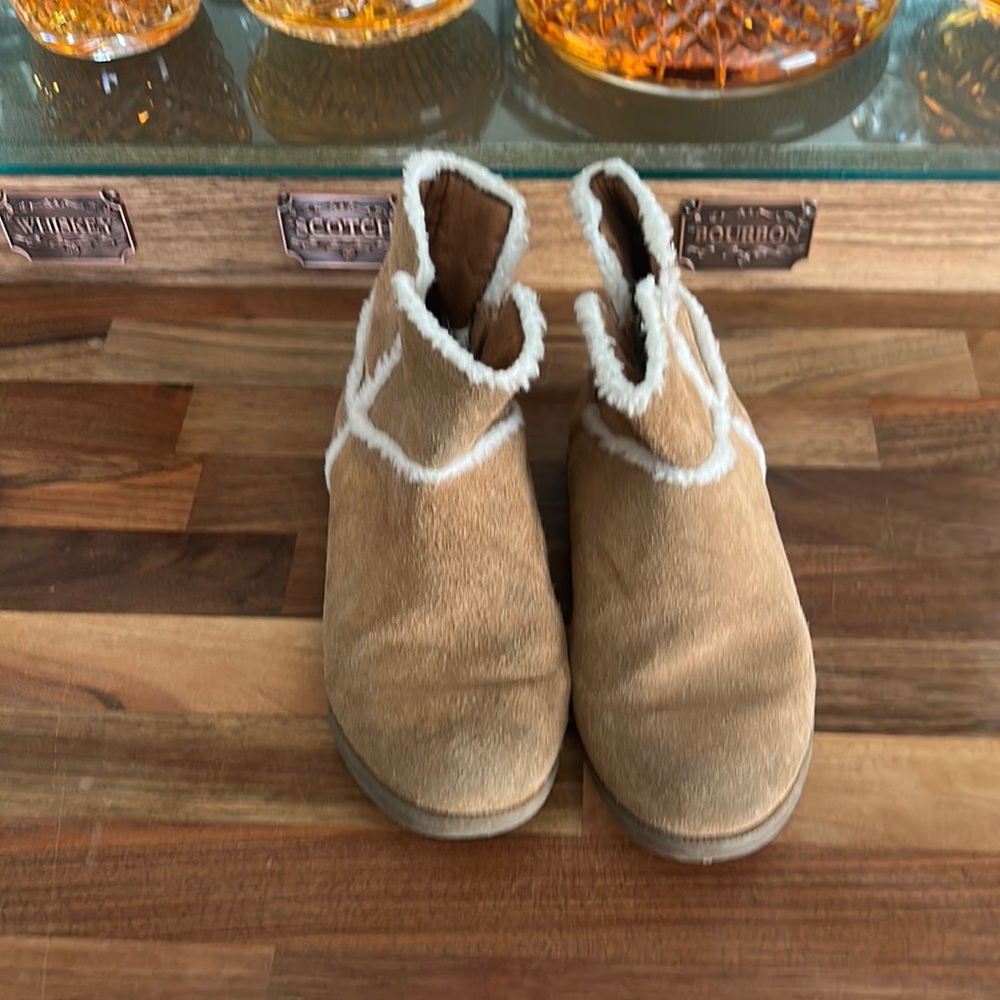 Girls Ugg Boots size 1